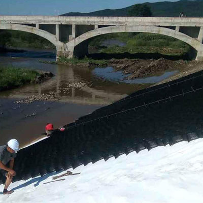 330 mm-1000 mm Distanza di saldatura Geocella HDPE per soluzione di stabilizzazione della ghiaia del vialetto