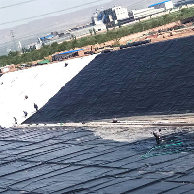 Fogli di geomembrana doppia liscia in HDPE per rivestimenti impermeabilizzanti per stagni Larghezza 1m-8m