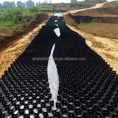 Griglia di terra di geocelle in HDPE in plastica per la stabilizzazione della pendenza Distanza di saldatura 330 mm-1000 mm