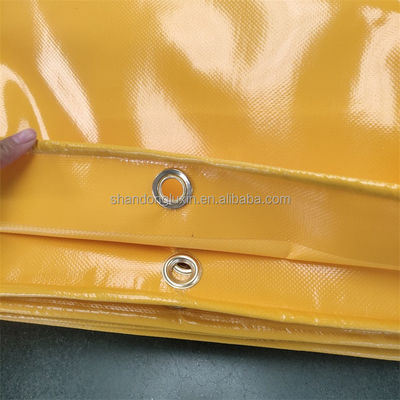Tela di PVC giallo resistente agli UV impermeabile all'umidità per applicazioni versatili