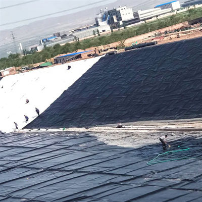 Geomembrana in HDPE a doppia superficie liscia da 1 mm per serbatoi e dighe circolari nell'industria mineraria