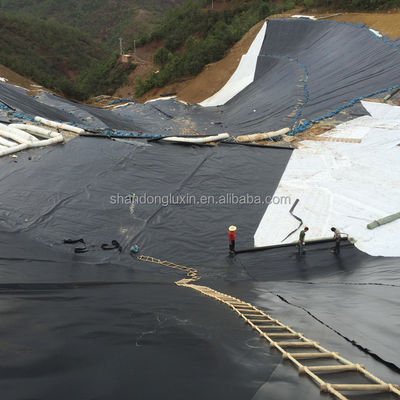 Fogli di geomembrana in HDPE standard ASTM GRI-GM13 per stagno di acquacoltura di larghezza da 1m a 8m