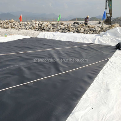 Fogli di geomembrana in HDPE standard ASTM GRI-GM13 per stagno di acquacoltura di larghezza da 1m a 8m