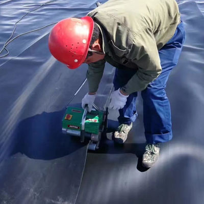 Fogli di geomembrana in HDPE standard ASTM GRI-GM13 per stagno di acquacoltura di larghezza da 1m a 8m