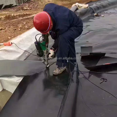 Progettazione grafica di un rivestimento di diga in HDPE per l'acquacoltura