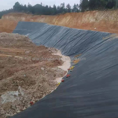 ASTM GRI-GM13 Standard HDPE Geomembrana liscia per stagno di pesce per serbatoi di stoccaggio dell'acqua